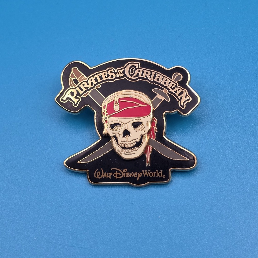 DLR Pirates of the Caribbean Skull and Swords Disney Pin 2007